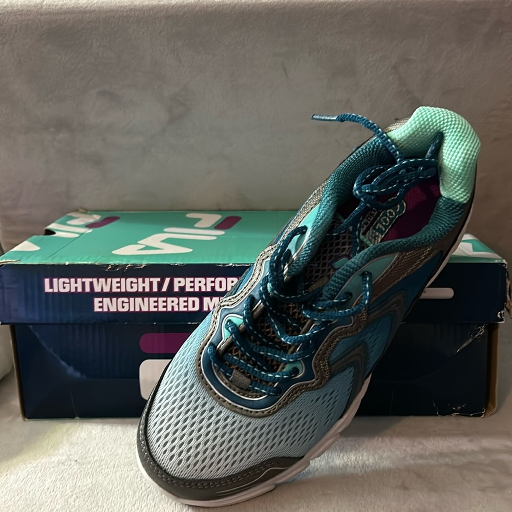 Fila stellaray women’s tennis shoes sneakers size 6.5 Teal Blue NWB